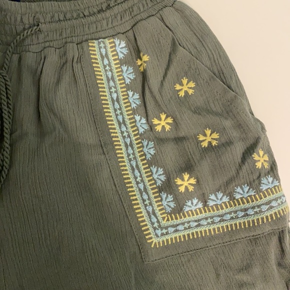 Flowy Shorts - Picture 3 of 3